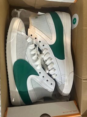 Nike Men's White and Green Athletic Shoes